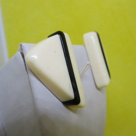 Avon Black White Plastic Triangle Earrings Pierced - Picture 2 of 7